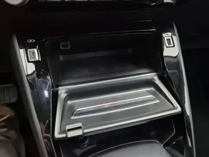 Photo 13 Peugeot 2008  BlueHDi 130 S&S EAT8