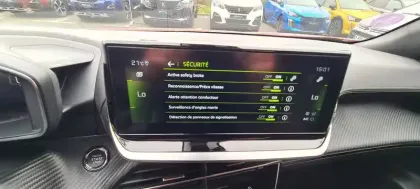 Photo 12 Peugeot 2008  PureTech 130 S&S EAT8