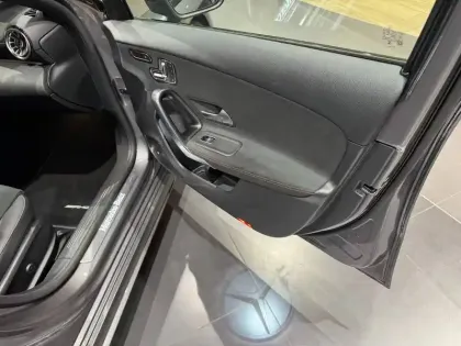 Photo 11 Mercedes Classe A  200 d 8G-DCT