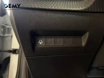 Photo 20 Peugeot 208  Hybrid 100 e-DCS6