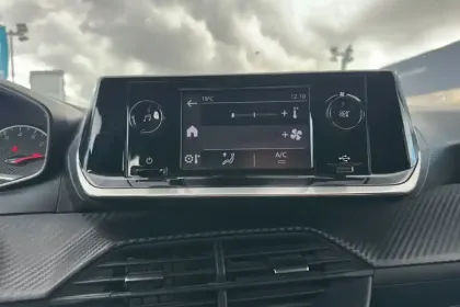 Photo 14 Peugeot 208  PureTech 75 S&S BVM5