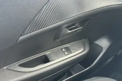 Photo 17 Peugeot 208  PureTech 75 S&S BVM5