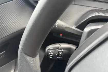 Photo 18 Peugeot 208  PureTech 75 S&S BVM5