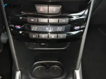 Photo 15 Peugeot 2008  1.2 PureTech 82ch BVM5