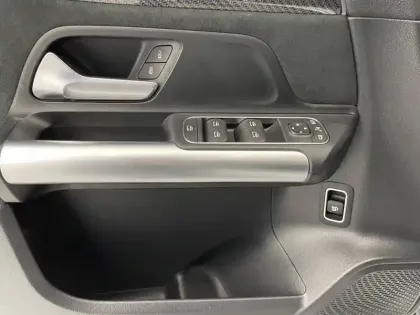 Photo 26 Mercedes GLA  200 d 8G-DCT