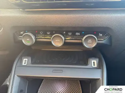 Photo 15 Citroën C4 e- 136 ch Automatique