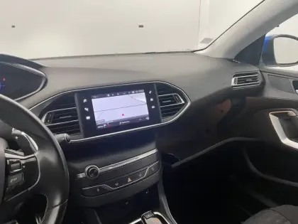 Photo 26 Peugeot 308  PureTech 130ch S&S EAT8