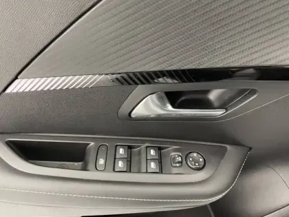 Photo 31 Peugeot 208  PureTech 100 S&S EAT8