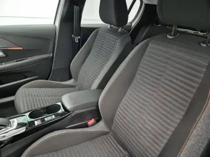 Photo 8 Peugeot 208  Electrique 50 kWh 136ch