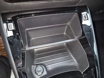 Photo 13 Peugeot 208  Electrique 50 kWh 136ch