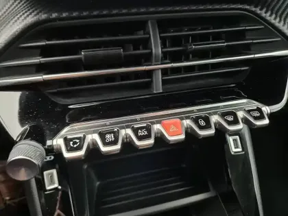 Photo 14 Peugeot 208  Electrique 50 kWh 136ch