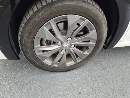 Photo 10 Peugeot 208  Electrique 50 kWh 136ch