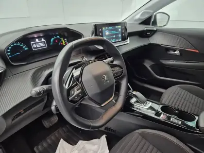 Photo 11 Peugeot 208  Electrique 50 kWh 136ch