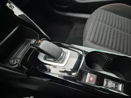 Photo 12 Peugeot 208  Electrique 50 kWh 136ch