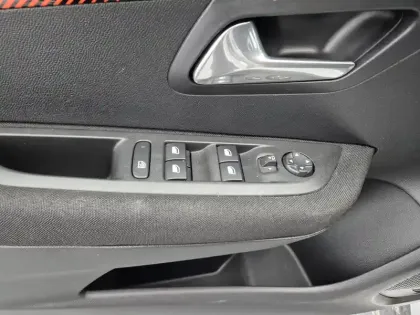 Photo 21 Peugeot 208  Electrique 50 kWh 136ch