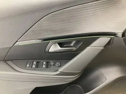 Photo 14 Peugeot 208  Electrique 50 kWh 136ch