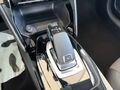 Photo 12 Peugeot 208  PureTech 100 S&S EAT8