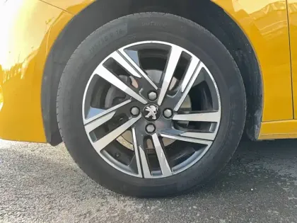 Photo 18 Peugeot 208  PureTech 100 S&S EAT8