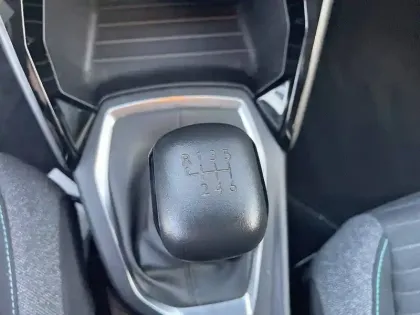 Photo 20 Peugeot 2008  PureTech 100 S&S BVM6