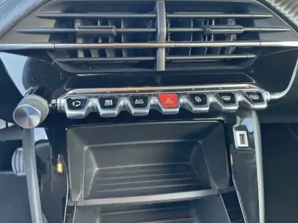 Photo 21 Peugeot 2008  PureTech 100 S&S BVM6