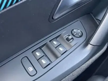 Photo 26 Peugeot 2008  PureTech 100 S&S BVM6