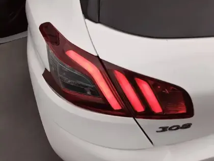 Photo 16 Peugeot 308  BlueHDi 100ch S&S BVM6