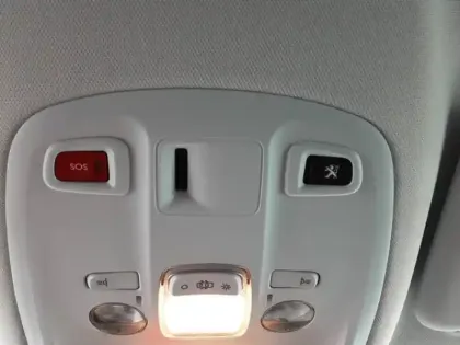 Photo 18 Peugeot 308  BlueHDi 100ch S&S BVM6