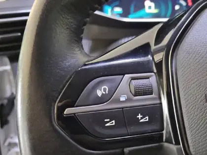 Photo 27 Peugeot 2008  Electrique 136 ch