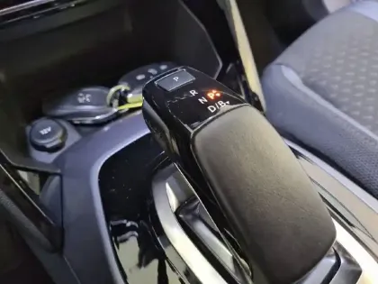 Photo 13 Peugeot 2008  Electrique 136 ch