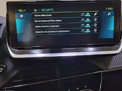 Photo 21 Peugeot 2008  Electrique 136 ch