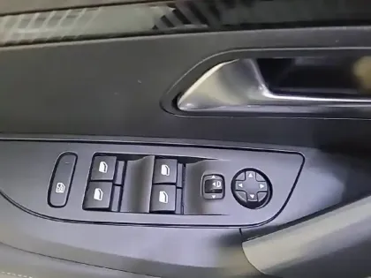 Photo 30 Peugeot 2008  Electrique 136 ch