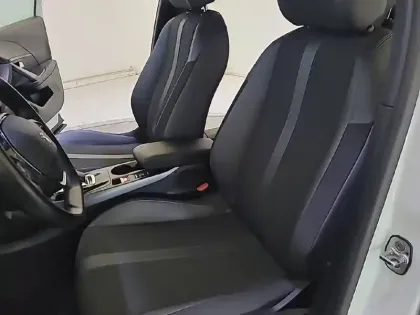 Photo 10 Peugeot 2008  Electrique 136 ch