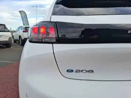 Photo 16 Peugeot 208  Electrique 50 kWh 136ch