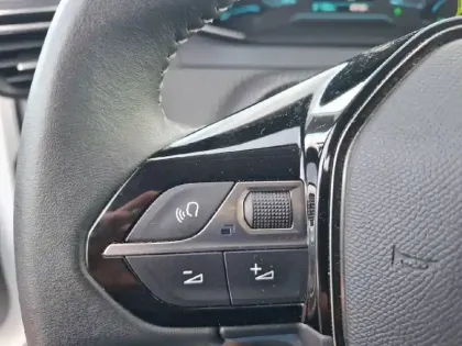 Photo 26 Peugeot 208  Electrique 50 kWh 136ch