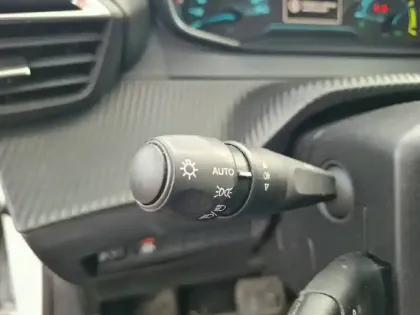 Photo 19 Peugeot 208  Electrique 50 kWh 136ch