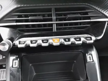 Photo 49 Peugeot 208  Electrique 50 kWh 136ch