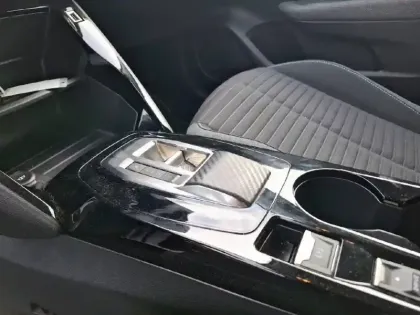 Photo 13 Peugeot 208  Electrique 50 kWh 136ch