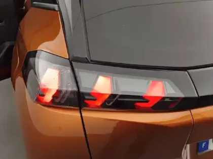 Photo 43 Peugeot 2008  Electrique 136 ch