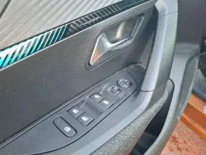 Photo 14 Peugeot 2008  Electrique 136 ch