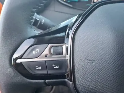 Photo 24 Peugeot 2008  Electrique 136 ch