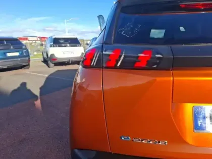 Photo 16 Peugeot 2008  Electrique 136 ch