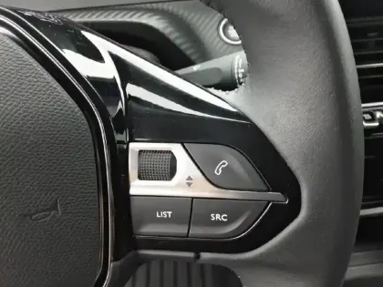 Photo 48 Peugeot 2008  Electrique 136 ch