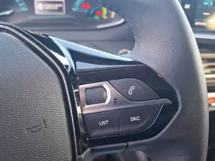 Photo 23 Peugeot 2008  Electrique 136 ch