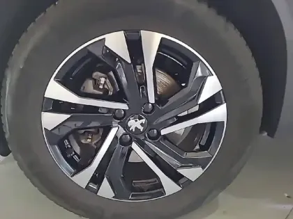 Photo 33 Peugeot 2008  BlueHDi 130 S&S EAT8