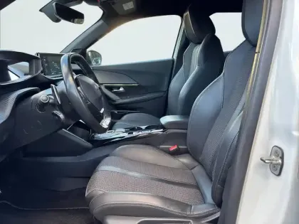 Photo 10 Peugeot 2008  BlueHDi 130 S&S EAT8