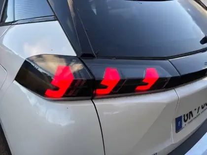 Photo 16 Peugeot 2008  BlueHDi 130 S&S EAT8