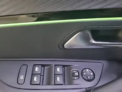 Photo 51 Peugeot 2008  BlueHDi 130 S&S EAT8