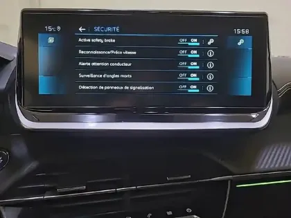 Photo 42 Peugeot 2008  BlueHDi 130 S&S EAT8