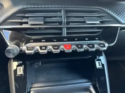 Photo 19 Peugeot 2008  BlueHDi 130 S&S EAT8