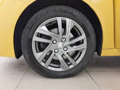 Photo 12 Peugeot 208  PureTech 100 S&S EAT8